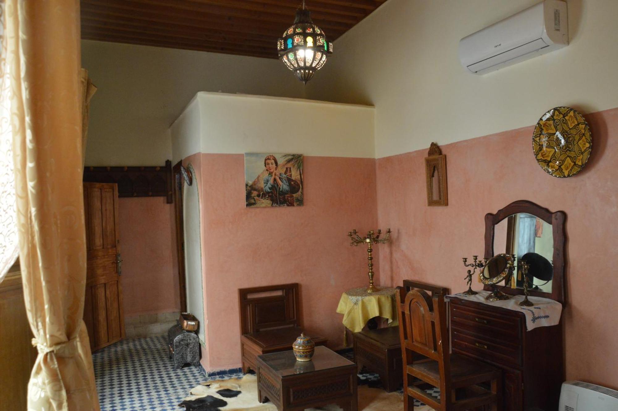 Riad Oumkaltoum Fez Bagian luar foto