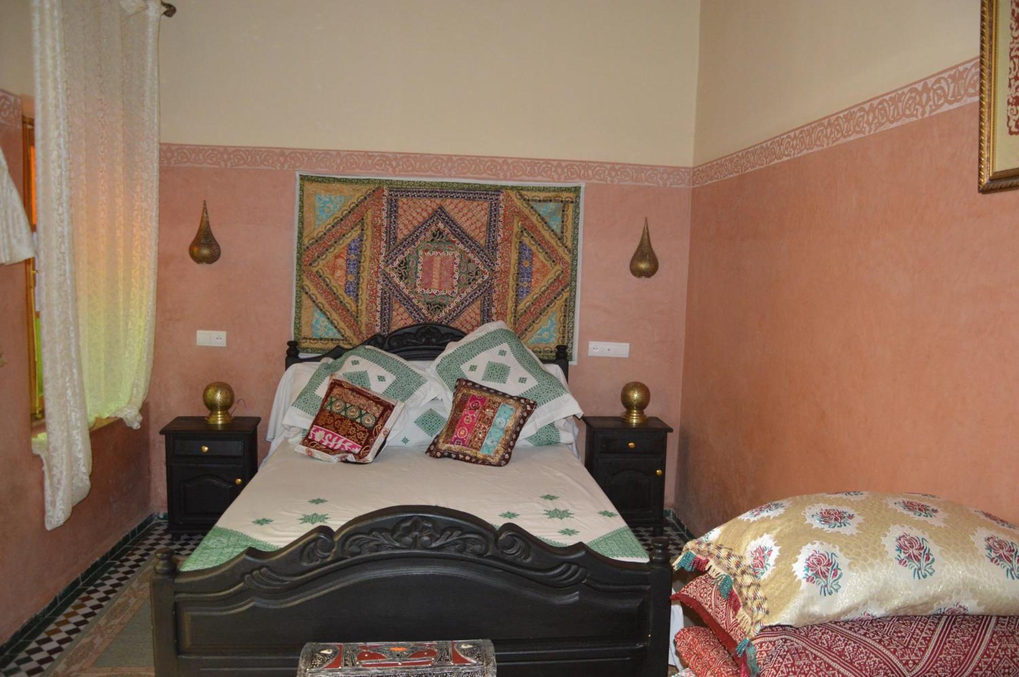 Riad Oumkaltoum Fez Bagian luar foto