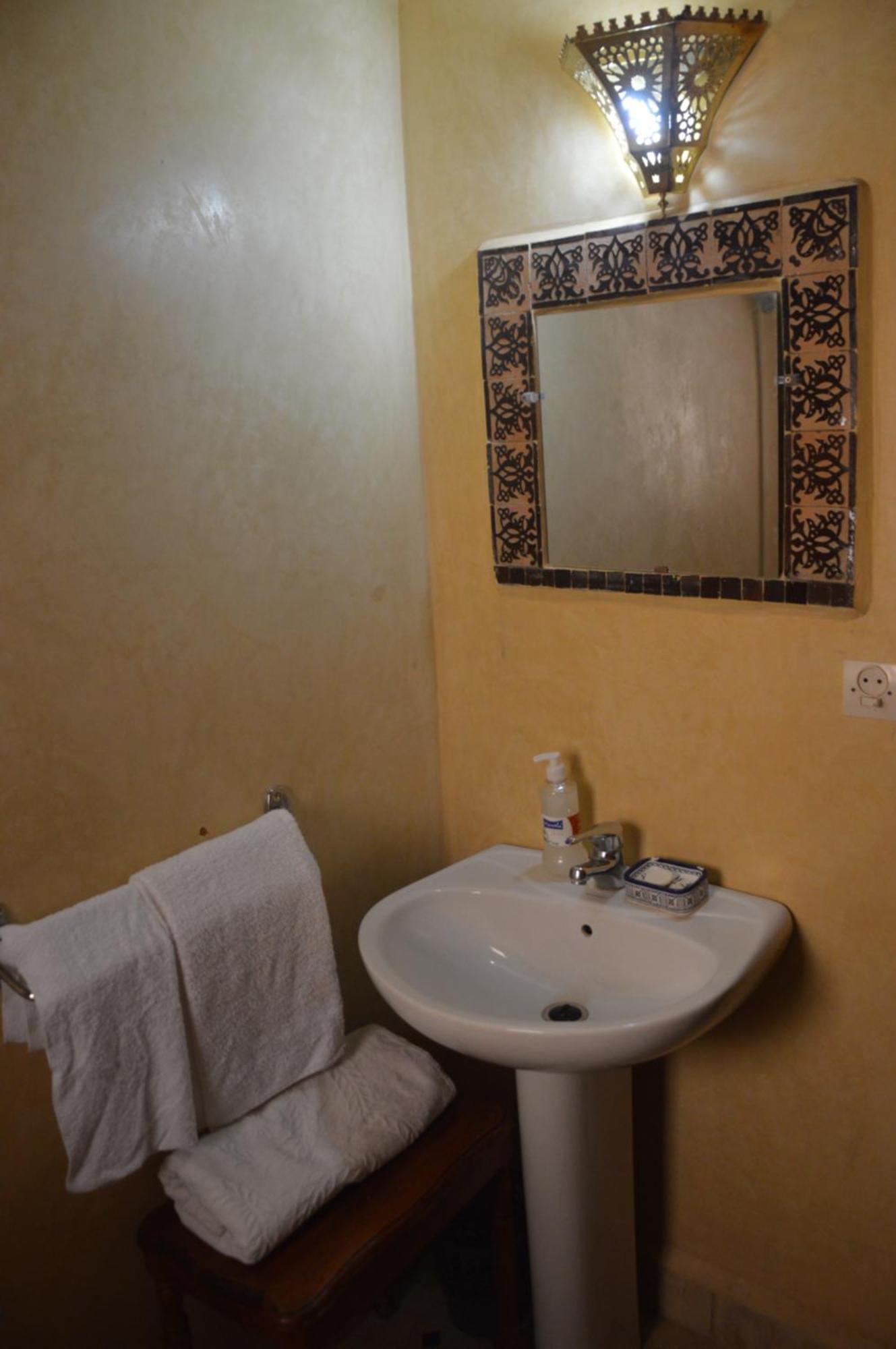 Riad Oumkaltoum Fez Bagian luar foto
