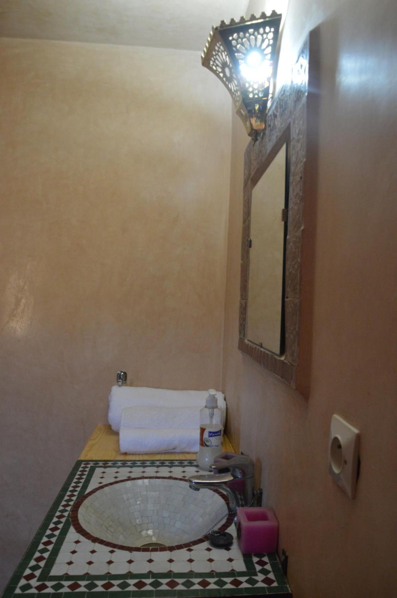 Riad Oumkaltoum Fez Bagian luar foto