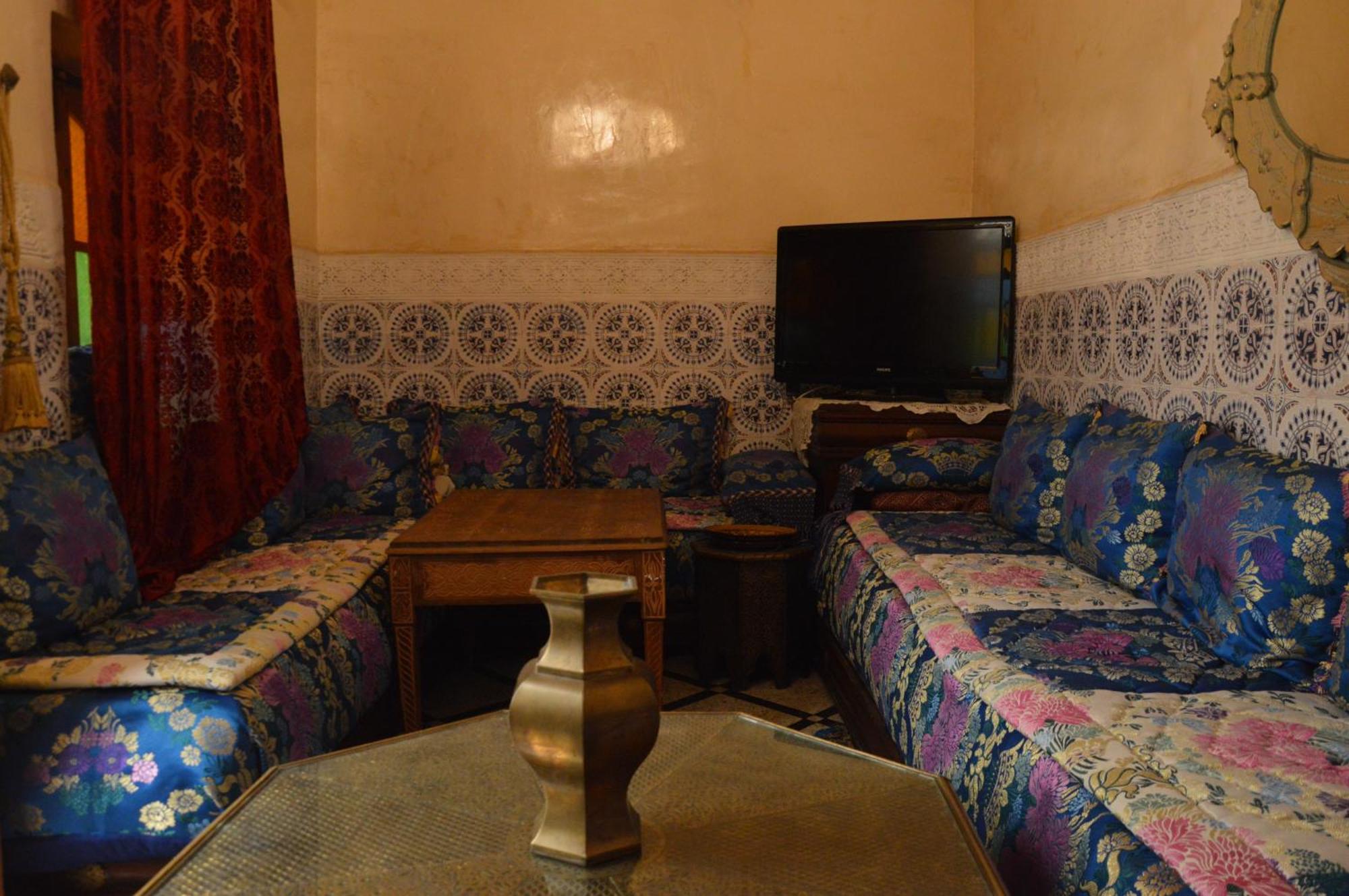 Riad Oumkaltoum Fez Bagian luar foto