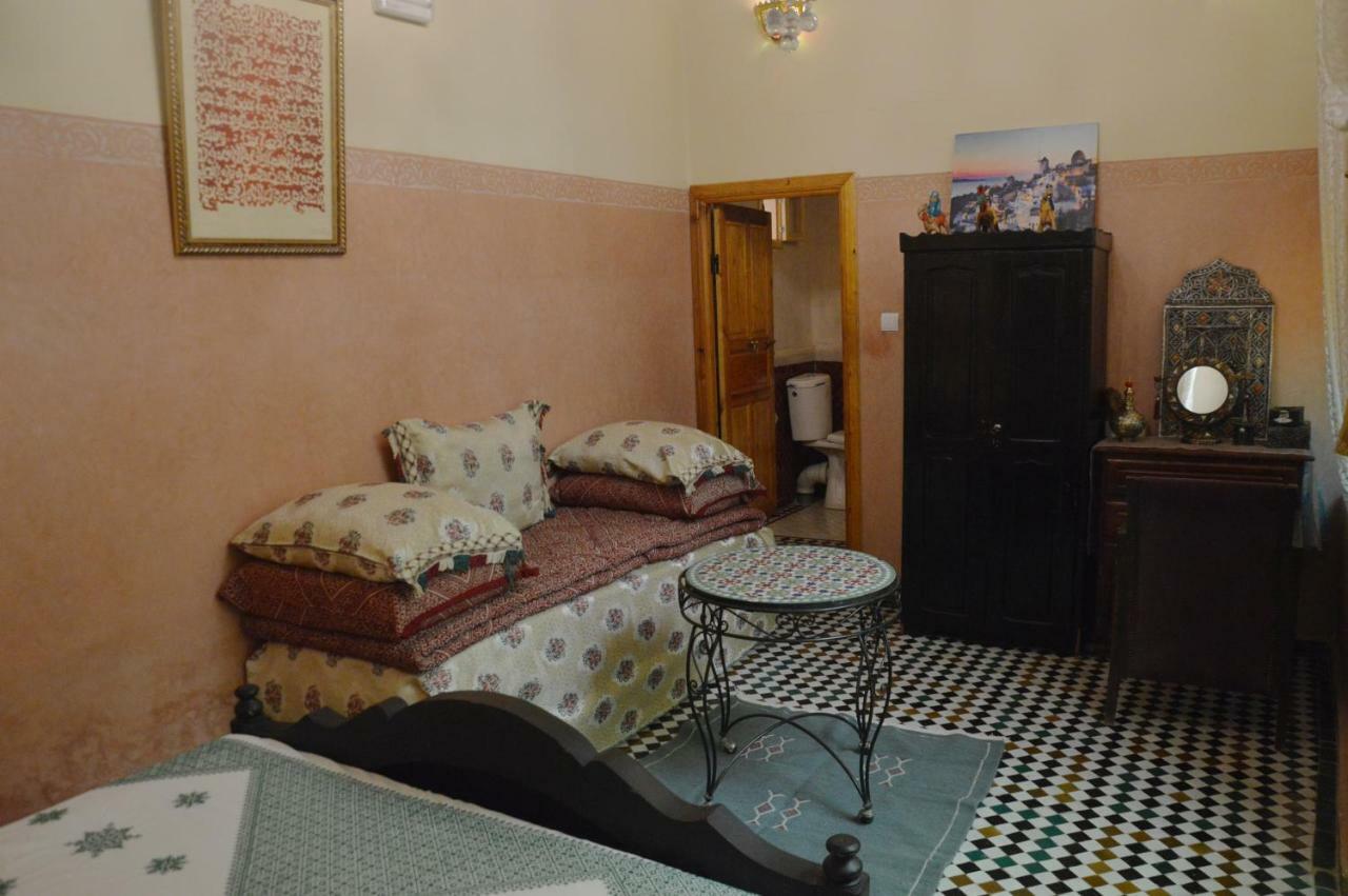 Riad Oumkaltoum Fez Bagian luar foto